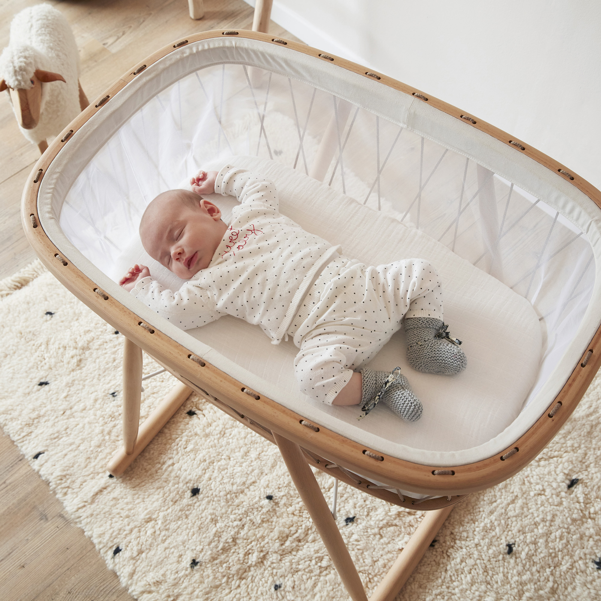 Transat bébé Levo Hêtre - New Organic White Charlie Crane pour chambre  enfant - Les Enfants du Design
